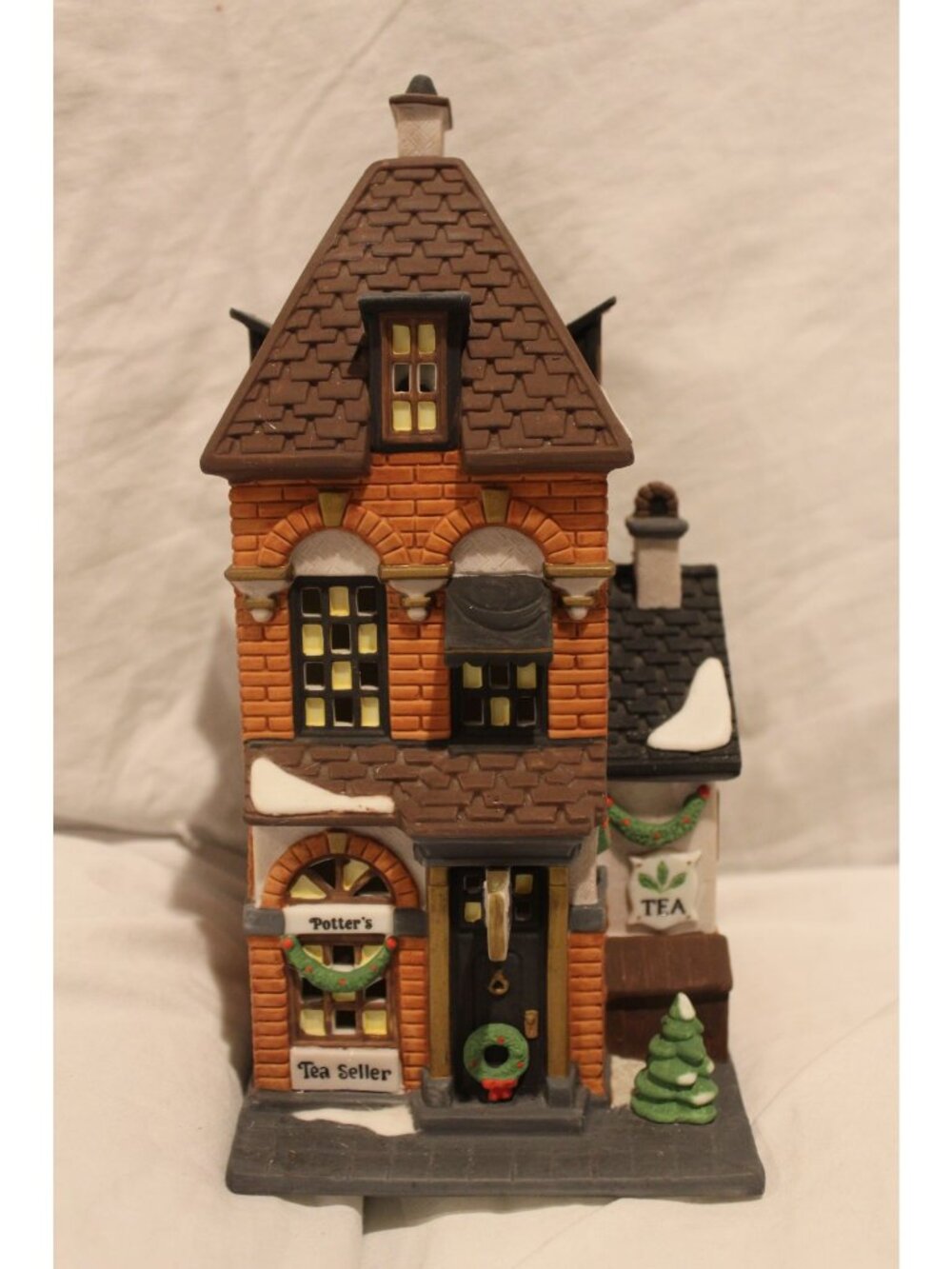 Dept 56 Christmas in the City - Potter's Tea Seller